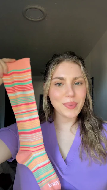 Meredith_Owens.3.2.1-Discussing_the_Difference--Nurse_Yard_Inc.--NurseYard_Compression_Socks_-_A_Day_in_the_Legs_of_a_Nurse--Discussing_the_Difference--TALKING_POINT.mp4.00_00_02_18.S