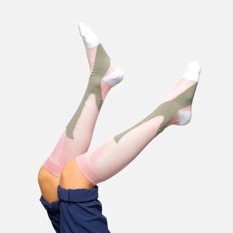 pink-compression-socks_649458c5-32c2-45d3-bc91-946ceb10b862